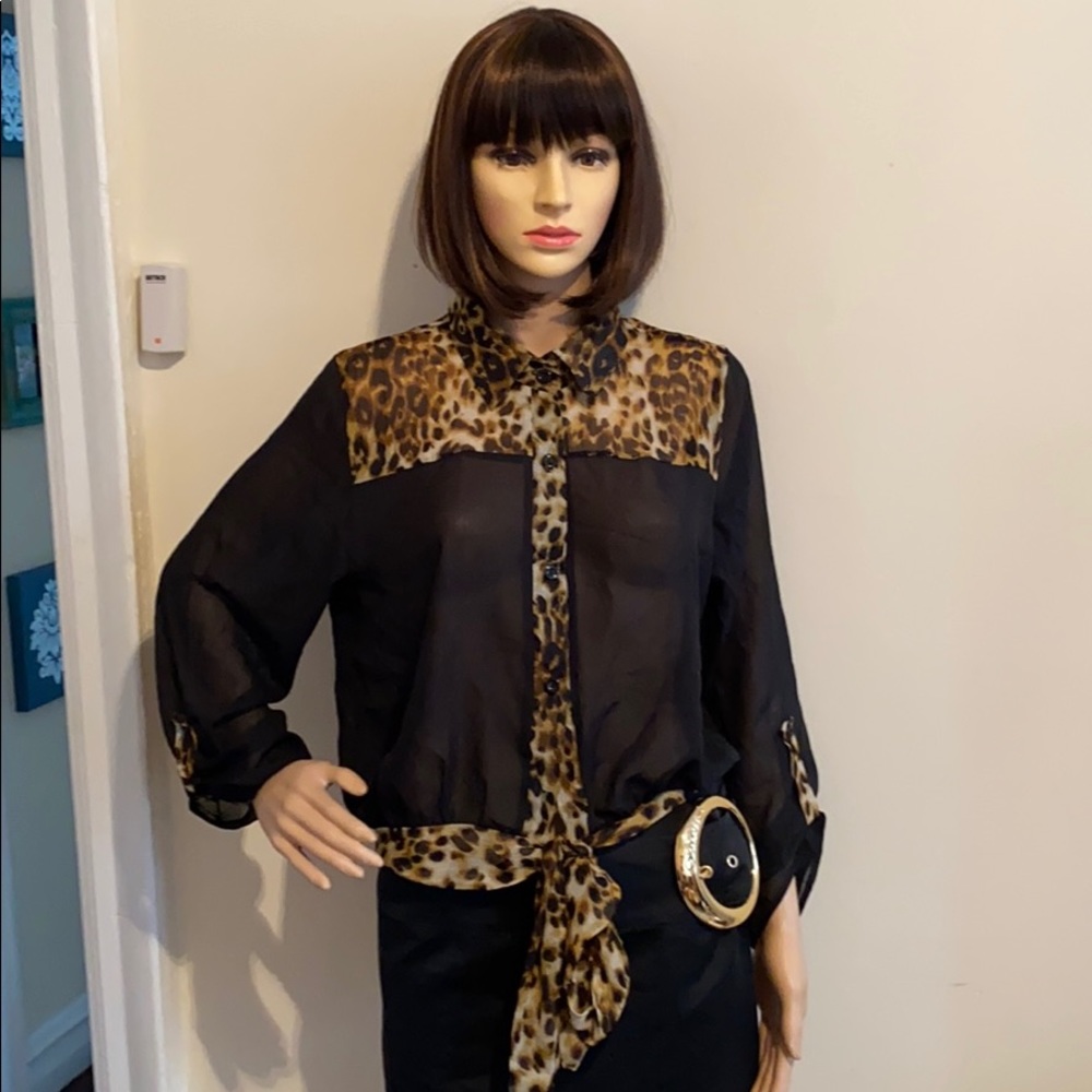 Brand new blouse. Very interesting. - Picture 3 of 9